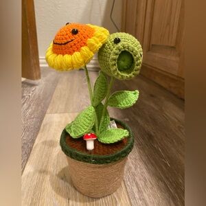 NWT Handmade Crochet Sunflower and Pea Plant Decor